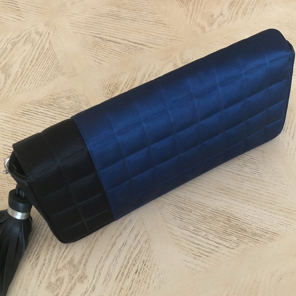 CHANEL CLUTCH - Picture 4 of 8